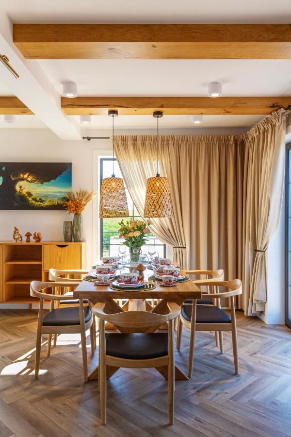 Lisie Sprawki Villa *